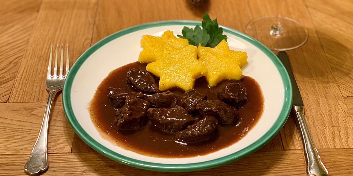 Hirschgulasch mit Polenta, WILD ÖSTERREICH Rezept